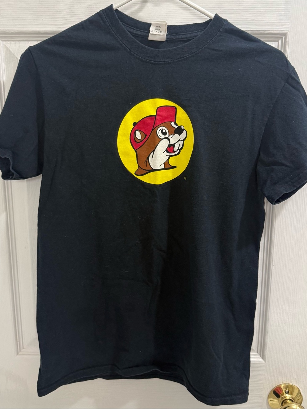 Black Peace Love Buc-ee’s tshirt - size small